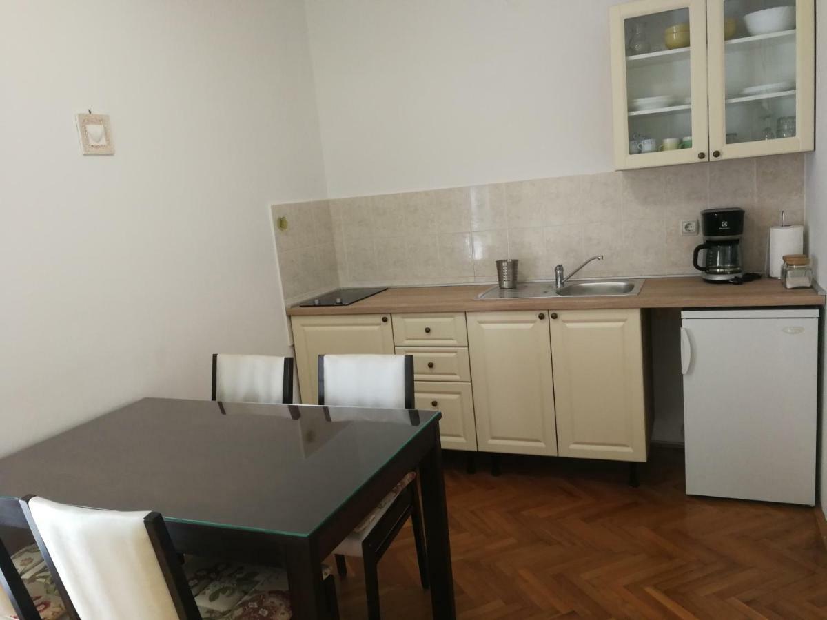 Apartment Violeta 1 Funtana Exterior photo